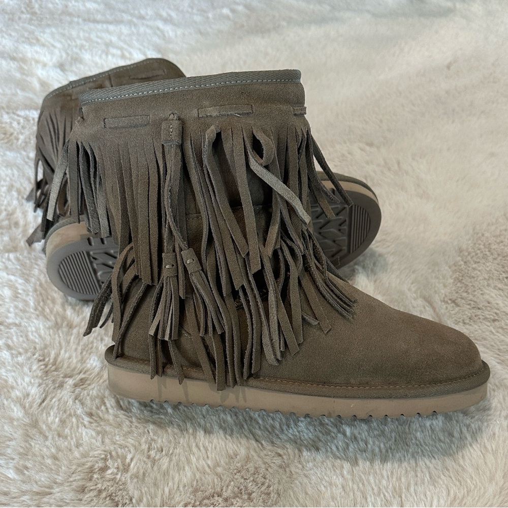 Koolaburra by UGG Fringe Suede Boots • Mocha